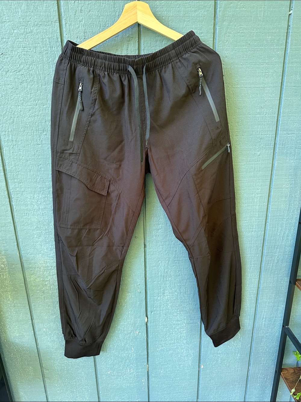 Black Women's Cargo Jogger Sweatpants with Zipper Pockets